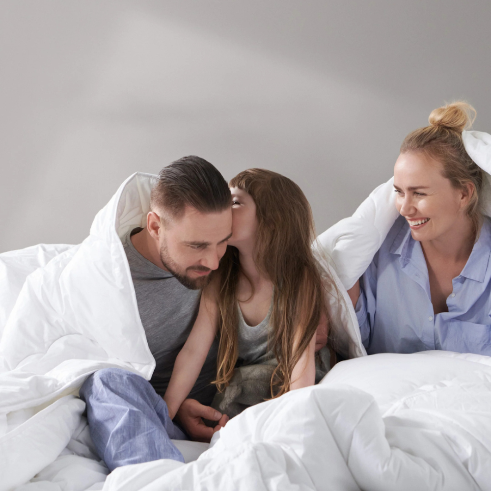 Kołdra „Familon Original Light Duvet“. Kołdry zimowe, 150x200 cm. Jasna biała kołdra o minimalistycznym i eleganckim designie familon