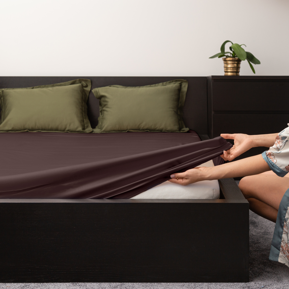 Prześcieradło Satynowe z gumką „Chocolate“. Prześcieradła z gumą, 90x200 cm, 140x200 cm, 160x200 cm, 180x200 cm
