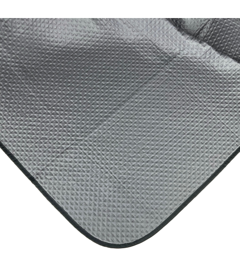 Narzuta „Black trapuntino Bedspread“. Pledy