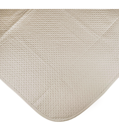 Narzuta „Cream trapuntino Bedspread“. Pledy