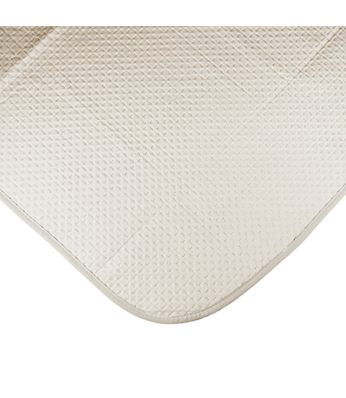 Narzuta „Cream trapuntino Bedspread“. Pledy