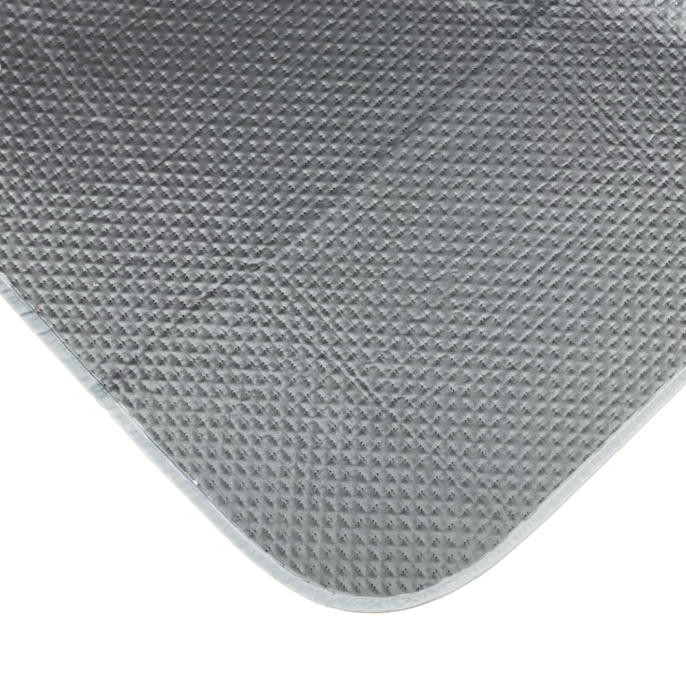 Narzuta „Grey trapuntino Bedspread“. Pledy, 170x250 cm, 200x250 cm. Ciemnoszara narzuta z wyraźniejszą kontrastową stroną, podkreślającą kontury łóżka. Narzuta „Grey trapuntino Bedspread“. Pledy, 170x250 cm, 200x250 cm. Ciemnoszara narzuta z wyraźniejszą kontrastową stroną, podkreślającą kontury łóżka.