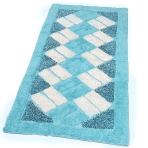Dywan "Blue Diamond Mosaic Rug", 70x140 cm. Jaskrawoniebieski dywan zdobiony białymi prostokątami i ciemniejszymi niebieskimi trójkątami w narożnikach otaczającymi centralne elementy.
