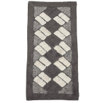 Dywan "Brown Diamond Mosaic Rug", 70x140 cm. Prostokątny dywan z ciemnobrązowym tłem i jasnopiaskowymi prostokątami tworzącymi spleciony wzór rombów. Dywan "Brown Diamond Mosaic Rug", 70x140 cm. Prostokątny dywan z ciemnobrązowym tłem i jasnopiaskowymi prostokątami tworzącymi spleciony wzór rombów.
