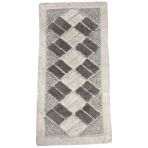 Dywan "Cream Diamond Mosaic Rug", 70x140 cm. Prostokątny kremowy dywan z szarymi prostokątami w rombowym wzorze. Dywan "Cream Diamond Mosaic Rug", 70x140 cm. Prostokątny kremowy dywan z szarymi prostokątami w rombowym wzorze.