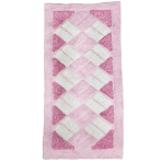 Dywan "Rose Diamond Mosaic Rug", 70x140 cm. Prostokątny różowy dywan z centralnym wzorem z jasnoróżowych i białych prostokątów, otoczony intensywną różową ramką.