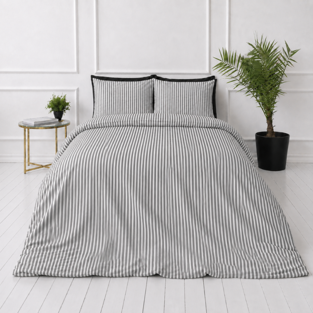Pościel lniana „Linen Grey Stripes“. Pościel 150x200, 140x200 cm, 150x200 cm, 160x200 cm, 180x200 cm, 200x200 cm, 200x220 cm, 220x240 cm. Klasyczny komplet pościeli z wąskim szaro-białym wzorem w paski.