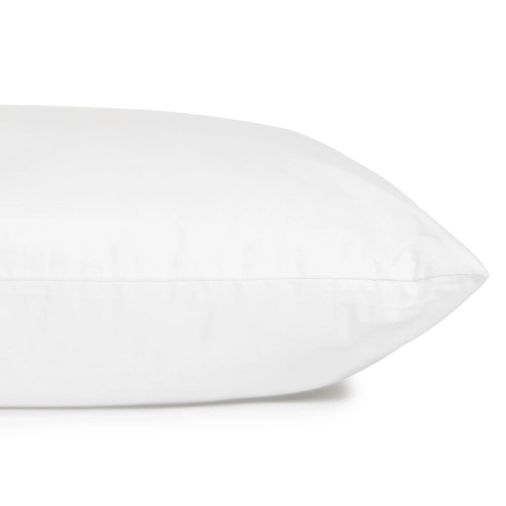 Poduszki „Familon Original Pillow“. Prosta biała poduszka o subtelnej strukturze familon Poduszki „Familon Original Pillow“. Prosta biała poduszka o subtelnej strukturze familon