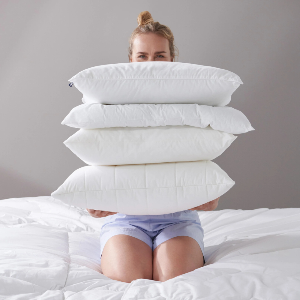 Poduszki „Familon Original Pillow“. Elegancka biała poduszka w minimalistycznym stylu familon Poduszki „Familon Original Pillow“. Elegancka biała poduszka w minimalistycznym stylu familon
