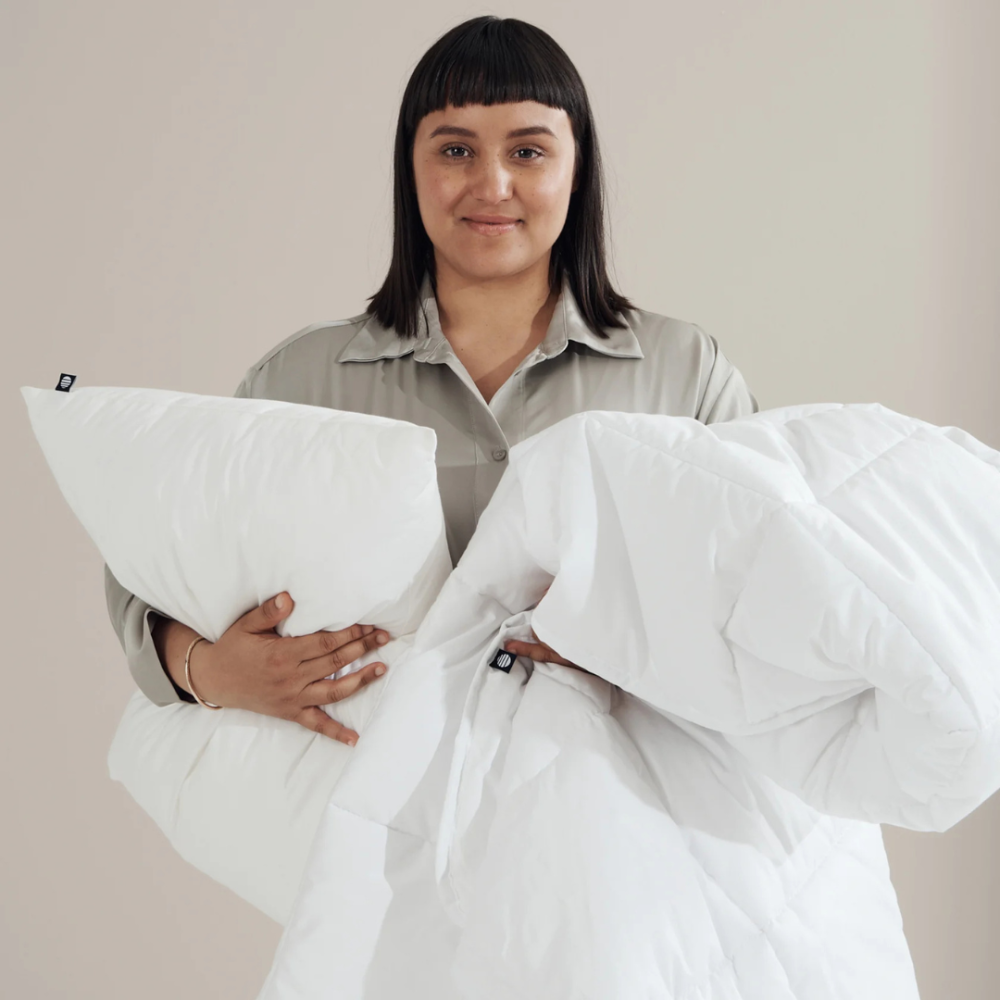 Poduszki „Familon Superior Pillow“. Subtelnie biała jednokolorowa poduszka familon