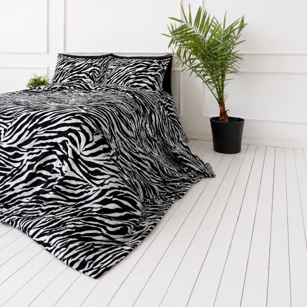 Komplet pościeli "Black Safari". Wzorzysta pościel, 140x200 cm, 150x200 cm, 160x200 cm, 180x200 cm, 200x200 cm, 200x220 cm, 220x240 cm. Czarno-biała pościel z nieregularnymi pasami zebry Komplet pościeli "Black Safari". Wzorzysta pościel, 140x200 cm, 150x200 cm, 160x200 cm, 180x200 cm, 200x200 cm, 200x220 cm, 220x240 cm. Czarno-biała pościel z nieregularnymi pasami zebry