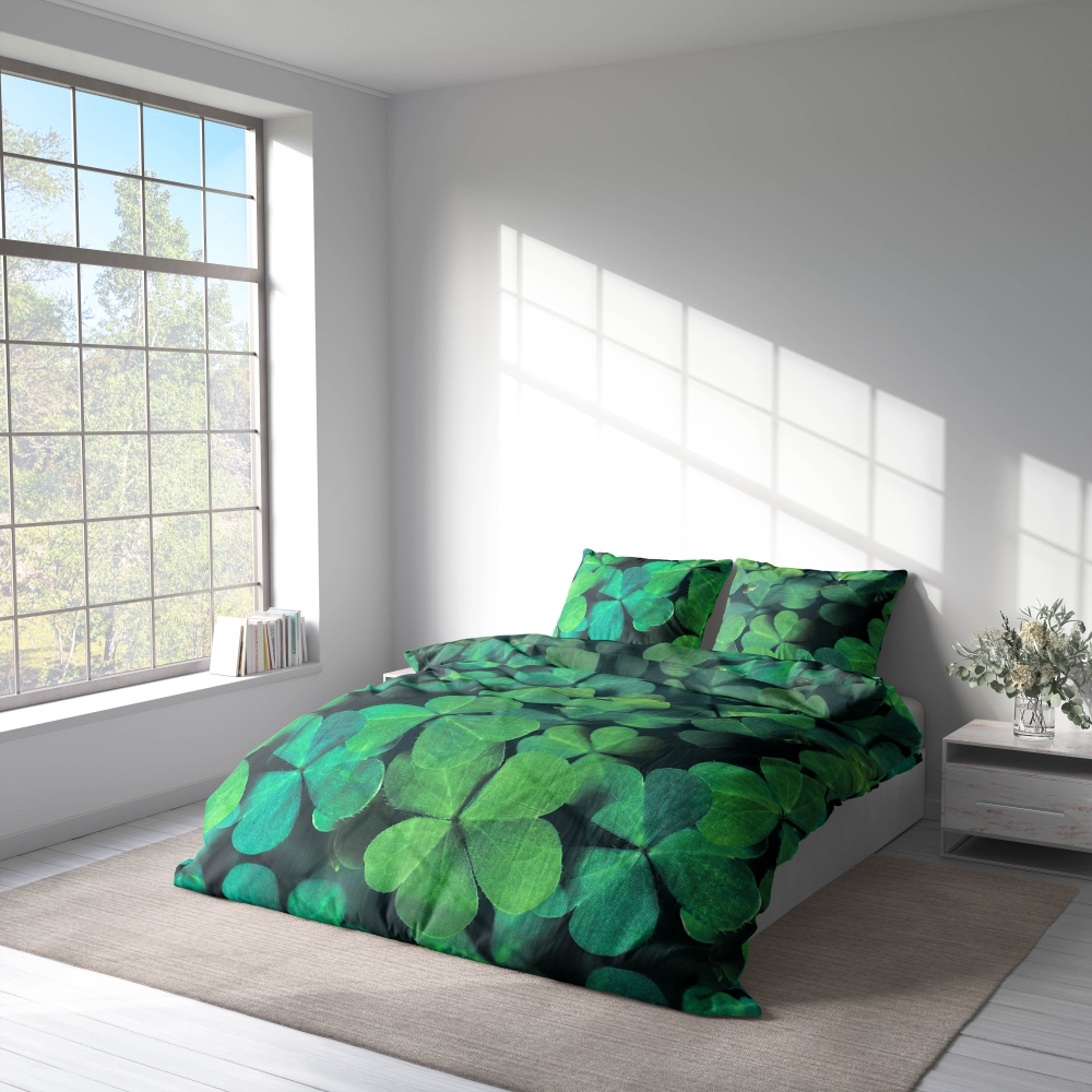 Komplet pościeli "Clover". Komplety pościeli 140x200, 140x200 cm, 180x200 cm. Elegancki czarny zestaw pościeli z zielonymi koniczynkami, idealny do nowoczesnej i odświeżającej estetyki sypialni.