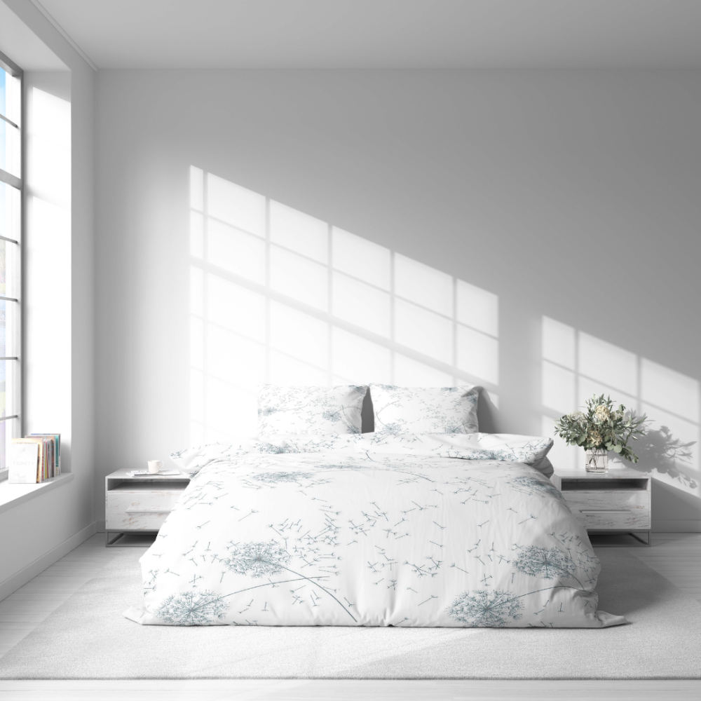 Komplet pościeli "Dandelion puff". Pościel hotelowa, 140x200 cm, 160x200 cm, 200x200 cm, 200x220 cm. Wytworny biały komplet pościeli ozdobiony srebrnymi dmuchawcami, oferujący marzycielską i spokojną atmosferę.