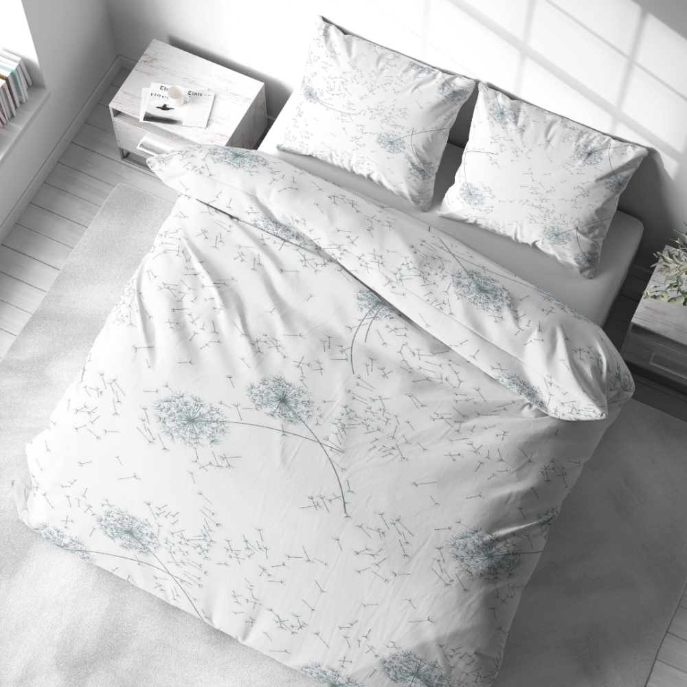 Komplet pościeli "Dandelion puff". Pościel hotelowa, 140x200 cm, 160x200 cm, 200x200 cm, 200x220 cm. Uroczy biały komplet pościeli z srebrnymi dmuchawcami unoszącymi się w całym wzorze, dodający odrobinę magii.