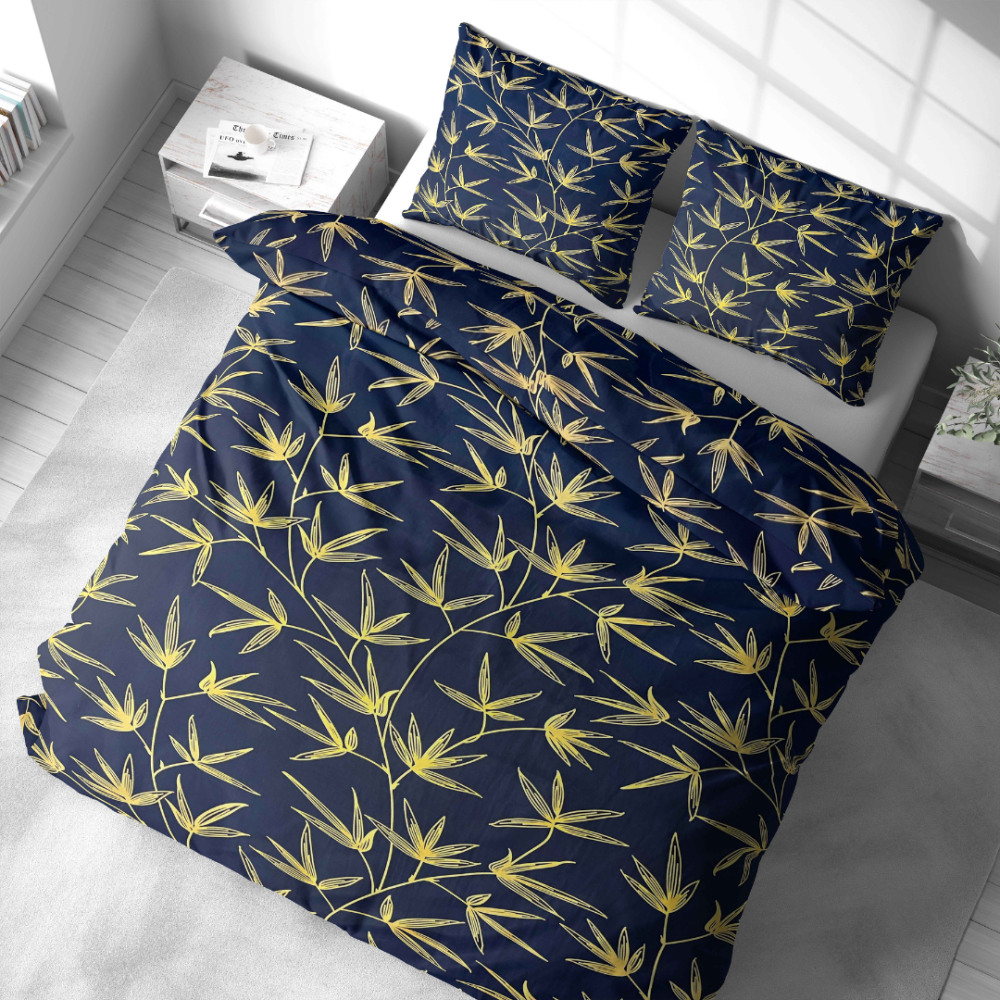 Komplet pościeli „Dawn Botanical“. Komplety pościeli 140x200, 140x200 cm, 160x200 cm, 200x200 cm, 200x220 cm. Ciemnoniebieski zestaw pościeli ozdobiony żywymi żółtymi gałązkami, nadający świeży i nowoczesny wygląd twojej przestrzeni.