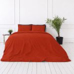 Komplet pościeli "Dry Tomato". Pościel jednokolorowa, 140x200 cm, 150x200 cm, 160x200 cm, 180x200 cm, 200x200 cm, 200x220 cm, 220x240 cm. Wyrazisty ceglastoczerwony wzór pościeli o jednolitej kolorystyce. Komplet pościeli "Dry Tomato". Pościel jednokolorowa, 140x200 cm, 150x200 cm, 160x200 cm, 180x200 cm, 200x200 cm, 200x220 cm, 220x240 cm. Wyrazisty ceglastoczerwony wzór pościeli o jednolitej kolorystyce.