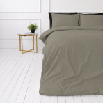 Komplet pościeli "Khaki Grey". Pościel jednokolorowa, 140x200 cm, 150x200 cm, 160x200 cm, 180x200 cm, 200x200 cm, 200x220 cm, 220x240 cm. Minimalistyczny komplet pościeli w szaro-khaki kolorze o jednolitym designie. Komplet pościeli "Khaki Grey". Pościel jednokolorowa, 140x200 cm, 150x200 cm, 160x200 cm, 180x200 cm, 200x200 cm, 200x220 cm, 220x240 cm. Minimalistyczny komplet pościeli w szaro-khaki kolorze o jednolitym designie.