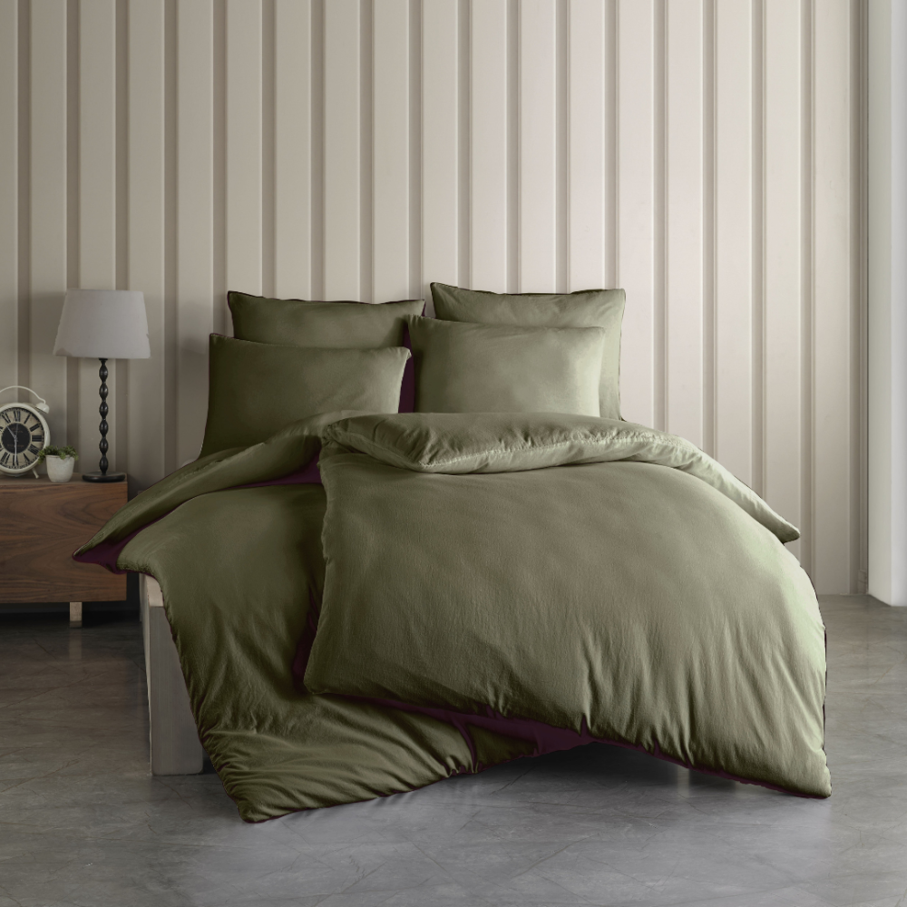 Pościel bawełniana „Olive Stone Washed“. Pościel bawełniana, 140x200 cm, 200x200 cm, 200x220 cm. Oliwkowy zestaw pościeli wykonany w 100% z bawełny ranforce zapewnia najwyższy komfort.