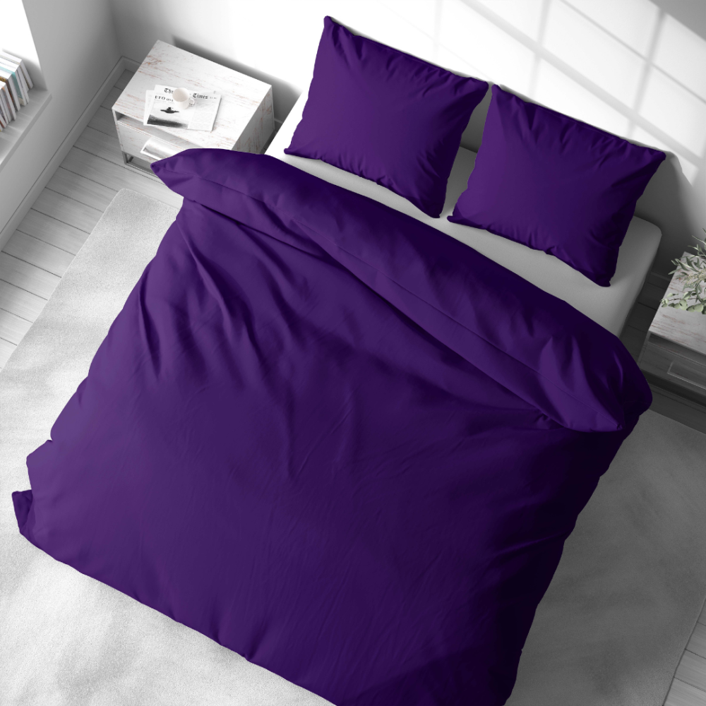 Komplet pościeli "Pansy". Pościel hotelowa, 140x200 cm, 160x200 cm, 200x200 cm, 200x220 cm, 220x240 cm. Bogaty ciemnofioletowy zestaw pościeli, idealny do stworzenia spokojnej i luksusowej atmosfery w twojej sypialni.