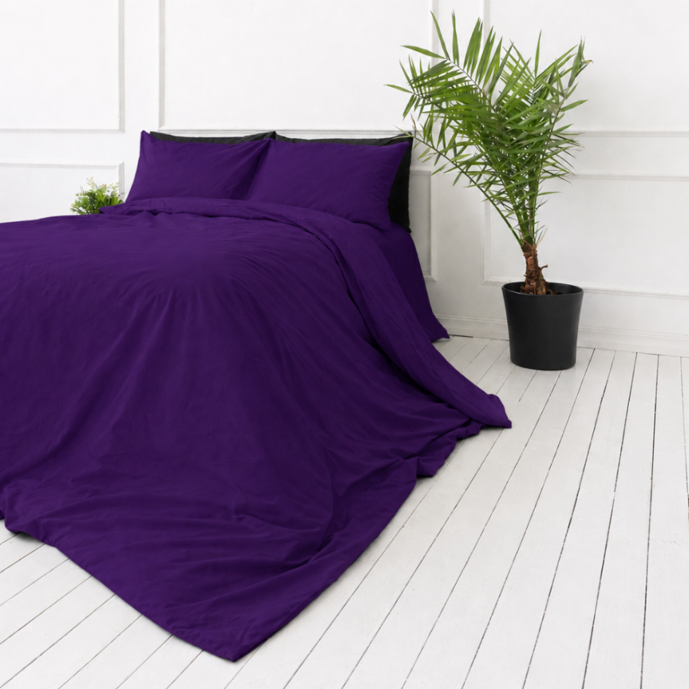 Komplet pościeli "Pansy". Fioletowa pościel, 140x200 cm, 150x200 cm, 160x200 cm, 180x200 cm, 200x200 cm, 200x220 cm, 220x240 cm. Głęboki fioletowy zestaw pościeli, oferujący przytulny i szykowny wygląd z odważnym, intensywnym kolorem na twoje łóżko. Komplet pościeli "Pansy". Fioletowa pościel, 140x200 cm, 150x200 cm, 160x200 cm, 180x200 cm, 200x200 cm, 200x220 cm, 220x240 cm. Głęboki fioletowy zestaw pościeli, oferujący przytulny i szykowny wygląd z odważnym, intensywnym kolorem na twoje łóżko.