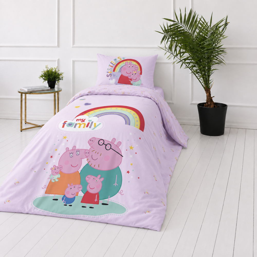 Pościel bawełniana „Peppa Pig“. Pościel bawełniana, 135x200 cm. Fioletowy komplet pościeli z tęczami, serduszkami i kolorowym wzorem „family“. Pościel bawełniana „Peppa Pig“. Pościel bawełniana, 135x200 cm. Fioletowy komplet pościeli z tęczami, serduszkami i kolorowym wzorem „family“.