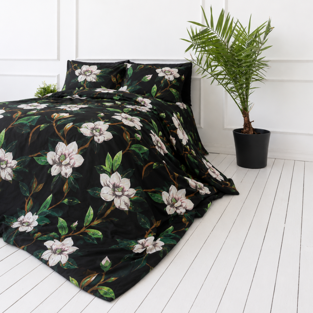 Pościel bawełniana „Soft Magnolia“. Zielona pościel, 140x200 cm, 150x200 cm, 160x200 cm, 180x200 cm, 200x200 cm, 200x220 cm, 220x240 cm. Nowoczesny i stylowy zestaw pościeli z białymi kwiatami magnolii.