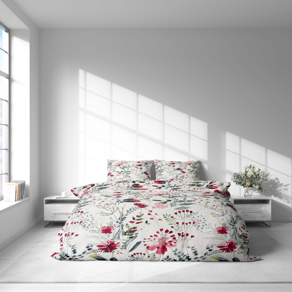 Komplet pościeli „Sparkling Flowers“. Komplety pościeli 140x200, 140x200 cm, 200x200 cm, 200x220 cm. Komplet pościeli z delikatnym akwarelowym motywem kwiatowym na pastelowym tle.