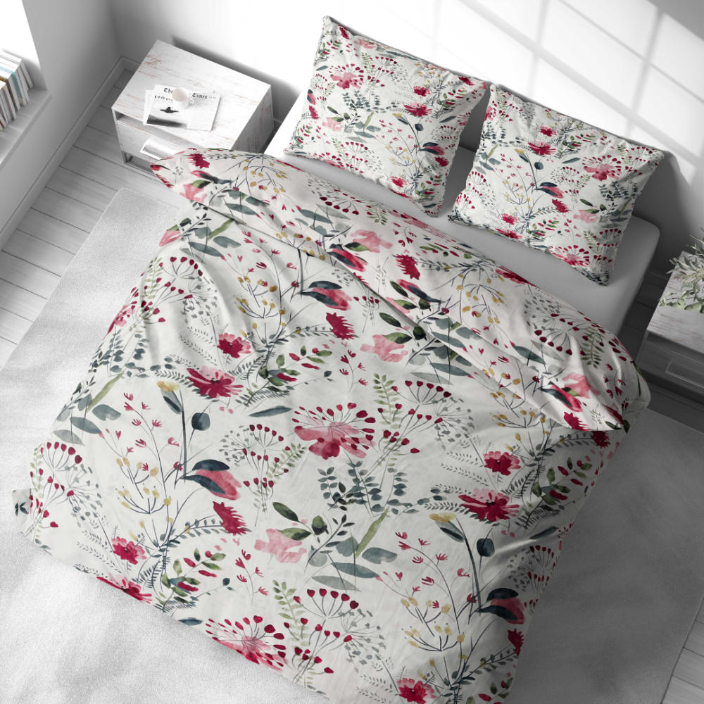 Komplet pościeli „Sparkling Flowers“. Komplety pościeli 140x200, 140x200 cm, 200x200 cm, 200x220 cm. Designerski wzór akwarelowy z różowymi kwiatami i zielonymi liśćmi na białym tle.