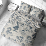 Komplet pościeli „Toile De Jouy Classic“. Komplety pościeli 140x200, 140x200 cm, 200x200 cm, 200x220 cm. Wzór uzupełniają białe motywy roślinne, w których splatają się sylwetki drzew i dekoracyjne elementy, nadając wzorowi lekkości.
