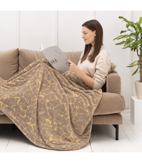 Pled „Gilded Brown fleece blanket“. Pledy