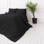 Pościel satyna bawełniana PREMIUM "Black Stripe Sateen“. Wzorzysta pościel, 140x200 cm, 200x200 cm. Elegancki pasiasty wzór w głębokiej czerni. Pościel satyna bawełniana PREMIUM "Black Stripe Sateen“. Wzorzysta pościel, 140x200 cm, 200x200 cm. Elegancki pasiasty wzór w głębokiej czerni.