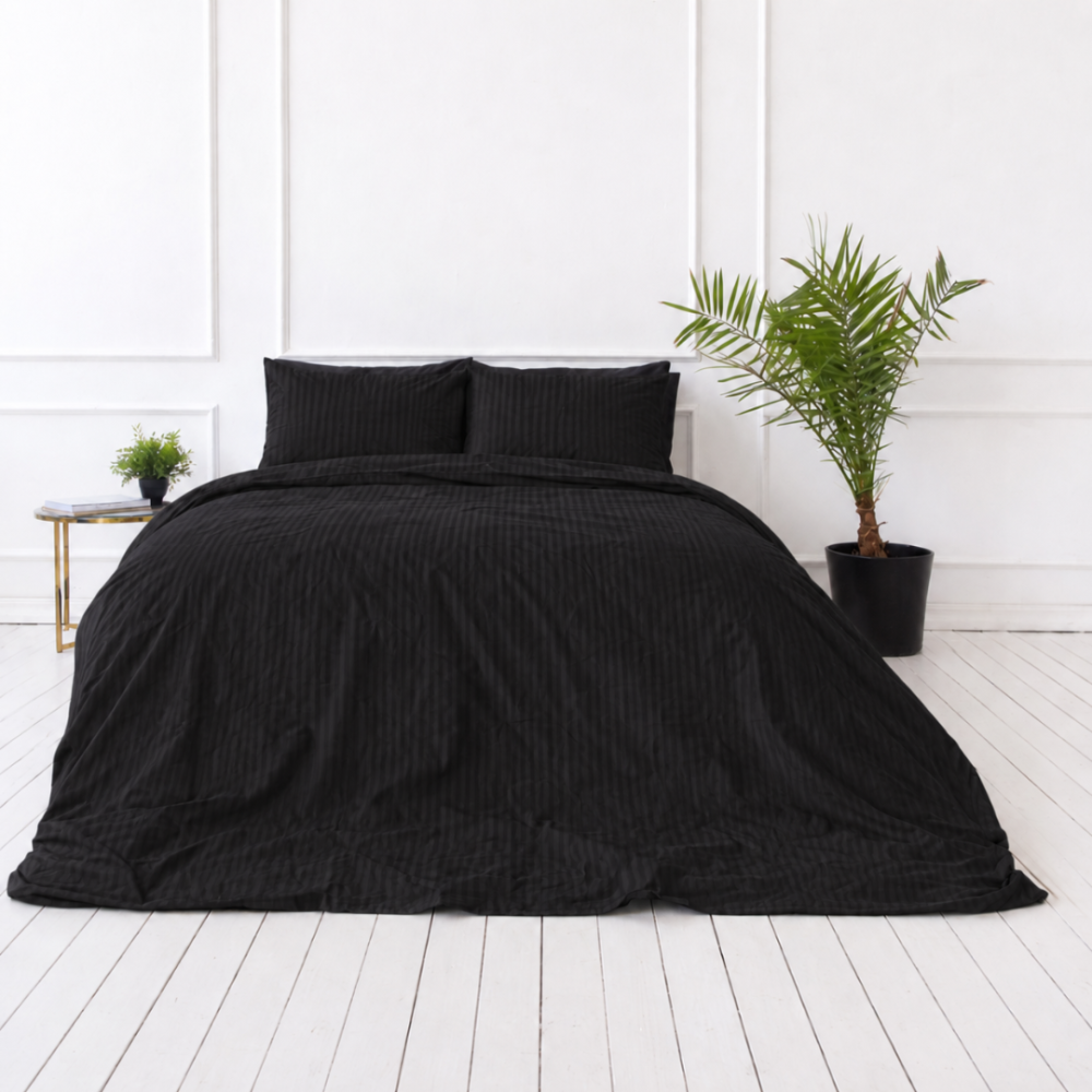 Pościel satyna bawełniana PREMIUM "Black Stripe Sateen“. Wzorzysta pościel, 140x200 cm, 200x200 cm. Klasyczna czarna pościel z cienkimi pionowymi prążkami. Pościel satyna bawełniana PREMIUM "Black Stripe Sateen“. Wzorzysta pościel, 140x200 cm, 200x200 cm. Klasyczna czarna pościel z cienkimi pionowymi prążkami.