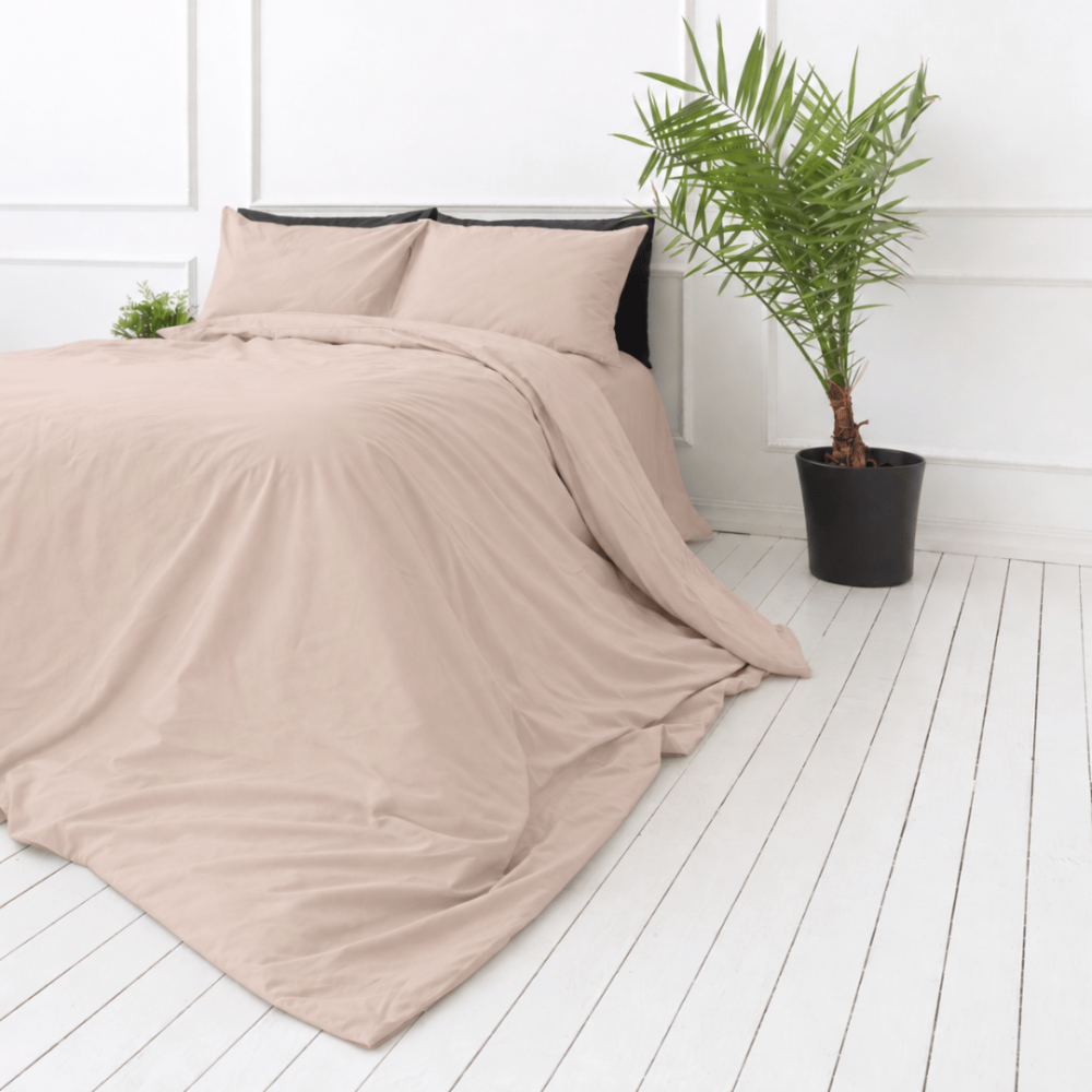 Pościel satyna bawełniana PREMIUM „Classic coffee sateen“. Pościel 150x200, 140x200 cm, 150x200 cm, 160x200 cm, 180x200 cm, 200x200 cm, 200x220 cm, 220x240 cm. Jasnobeżowa poszwa na kołdrę i poszewki na poduszki bez wzorów. Pościel satyna bawełniana PREMIUM „Classic coffee sateen“. Pościel 150x200, 140x200 cm, 150x200 cm, 160x200 cm, 180x200 cm, 200x200 cm, 200x220 cm, 220x240 cm. Jasnobeżowa poszwa na kołdrę i poszewki na poduszki bez wzorów.