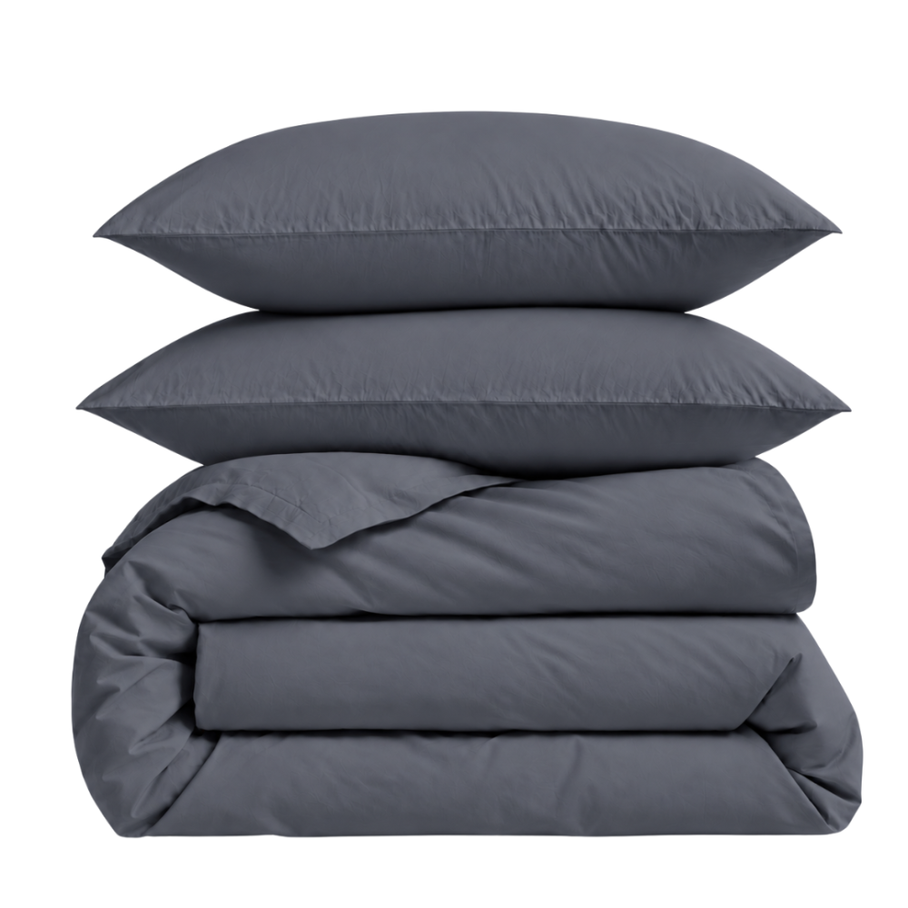 Pościel satyna bawełniana PREMIUM „Dark Grey sateen“. Pościel z mako satyny, 140x200 cm, 150x200 cm, 160x200 cm, 180x200 cm, 200x200 cm, 200x220 cm, 220x240 cm. Ciemnoszary zestaw pościeli, oferujący elegancki i uspokajający design, który uzupełnia różne style sypialni. Pościel satyna bawełniana PREMIUM „Dark Grey sateen“. Pościel z mako satyny, 140x200 cm, 150x200 cm, 160x200 cm, 180x200 cm, 200x200 cm, 200x220 cm, 220x240 cm. Ciemnoszary zestaw pościeli, oferujący elegancki i uspokajający design, który uzupełnia różne style sypialni.