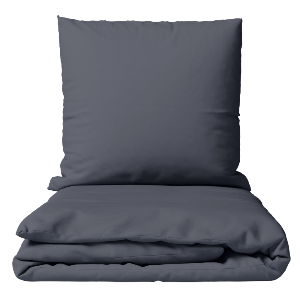 Pościel satyna bawełniana PREMIUM „Dark Grey sateen“. Pościel 150x200, 140x200 cm, 150x200 cm, 160x200 cm, 180x200 cm, 200x200 cm, 200x220 cm, 220x240 cm. Ciemnoszary zestaw pościeli, oferujący elegancki i uspokajający design, który uzupełnia różne style sypialni. Pościel satyna bawełniana PREMIUM „Dark Grey sateen“. Pościel 150x200, 140x200 cm, 150x200 cm, 160x200 cm, 180x200 cm, 200x200 cm, 200x220 cm, 220x240 cm. Ciemnoszary zestaw pościeli, oferujący elegancki i uspokajający design, który uzupełnia różne style sypialni.
