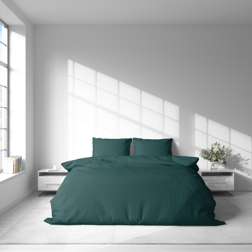 Pościel satyna bawełniana PREMIUM "Green Satin“. Pościel Satynowa Premium, 140x200 cm, 200x200 cm, 200x220 cm. Luksusowy designerski komplet pościeli w intensywnym ciemnozielonym odcieniu.