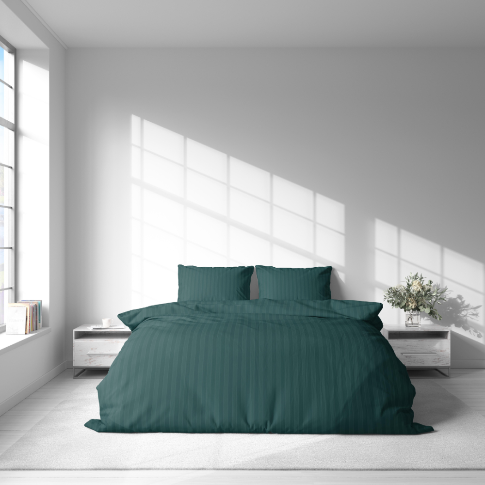 Pościel satyna bawełniana PREMIUM "Green Stripe Satin“. Pościel Satynowa Premium, 140x200 cm, 200x200 cm. Nowoczesny bawełniany komplet pościeli z ciemnozielonymi prążkami.