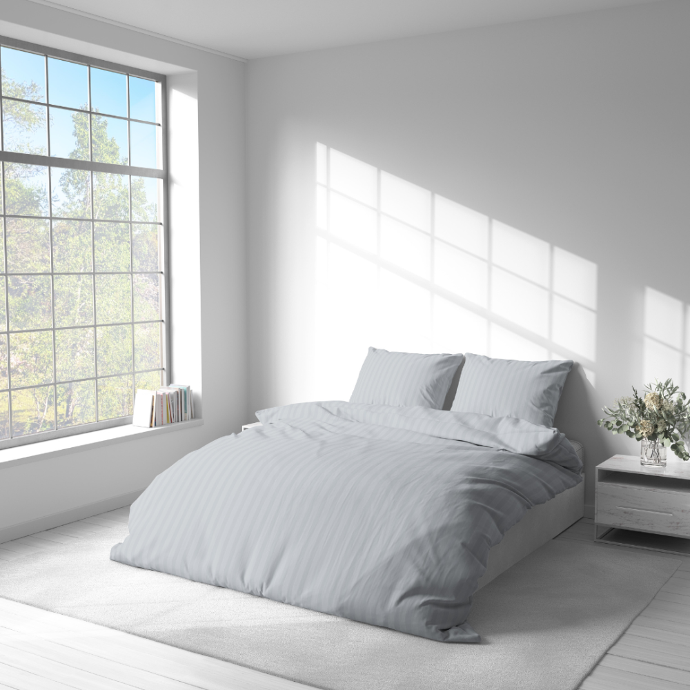 Pościel satyna bawełniana PREMIUM "Light Gray Stripe Satin“. Pościel Satynowa Premium, 140x200 cm, 200x200 cm. Klasyczny pasiasty wzór w jasnoszarej pościeli.