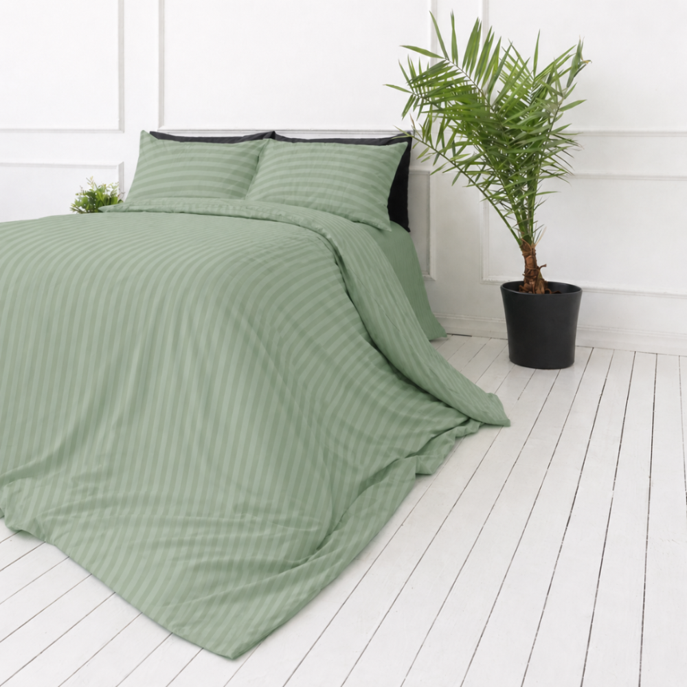 Pościel satyna bawełniana PREMIUM „Pistachio Stripe Sateen“. Pościel 150x200, 140x200 cm, 150x200 cm, 160x200 cm, 180x200 cm, 200x200 cm, 200x220 cm, 220x240 cm. Jasnozielony komplet pościeli z eleganckimi paskami