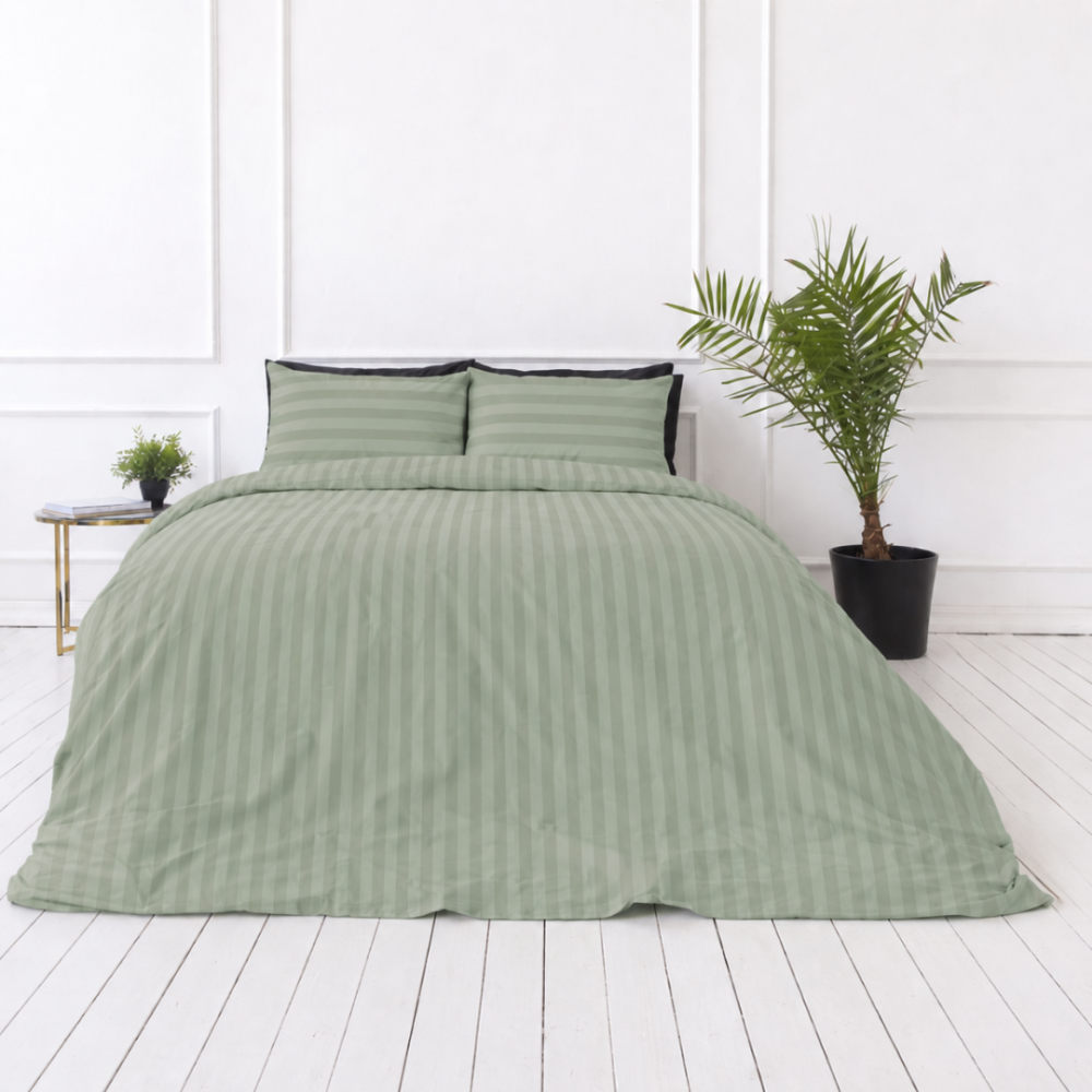 Pościel satyna bawełniana PREMIUM „Pistachio Stripe Sateen“. Pościel 150x200, 140x200 cm, 150x200 cm, 160x200 cm, 180x200 cm, 200x200 cm, 200x220 cm, 220x240 cm. Zielony komplet pościeli w paski z subtelnym tonalnym wzorem