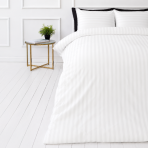 Pościel satyna bawełniana PREMIUM „White Stripe Sateen“. Pościel z mako satyny, 140x200 cm, 150x200 cm, 160x200 cm, 180x200 cm, 200x200 cm, 200x220 cm, 220x240 cm. Komplet pościeli z białym tłem i delikatnymi pionowymi paskami Pościel satyna bawełniana PREMIUM „White Stripe Sateen“. Pościel z mako satyny, 140x200 cm, 150x200 cm, 160x200 cm, 180x200 cm, 200x200 cm, 200x220 cm, 220x240 cm. Komplet pościeli z białym tłem i delikatnymi pionowymi paskami