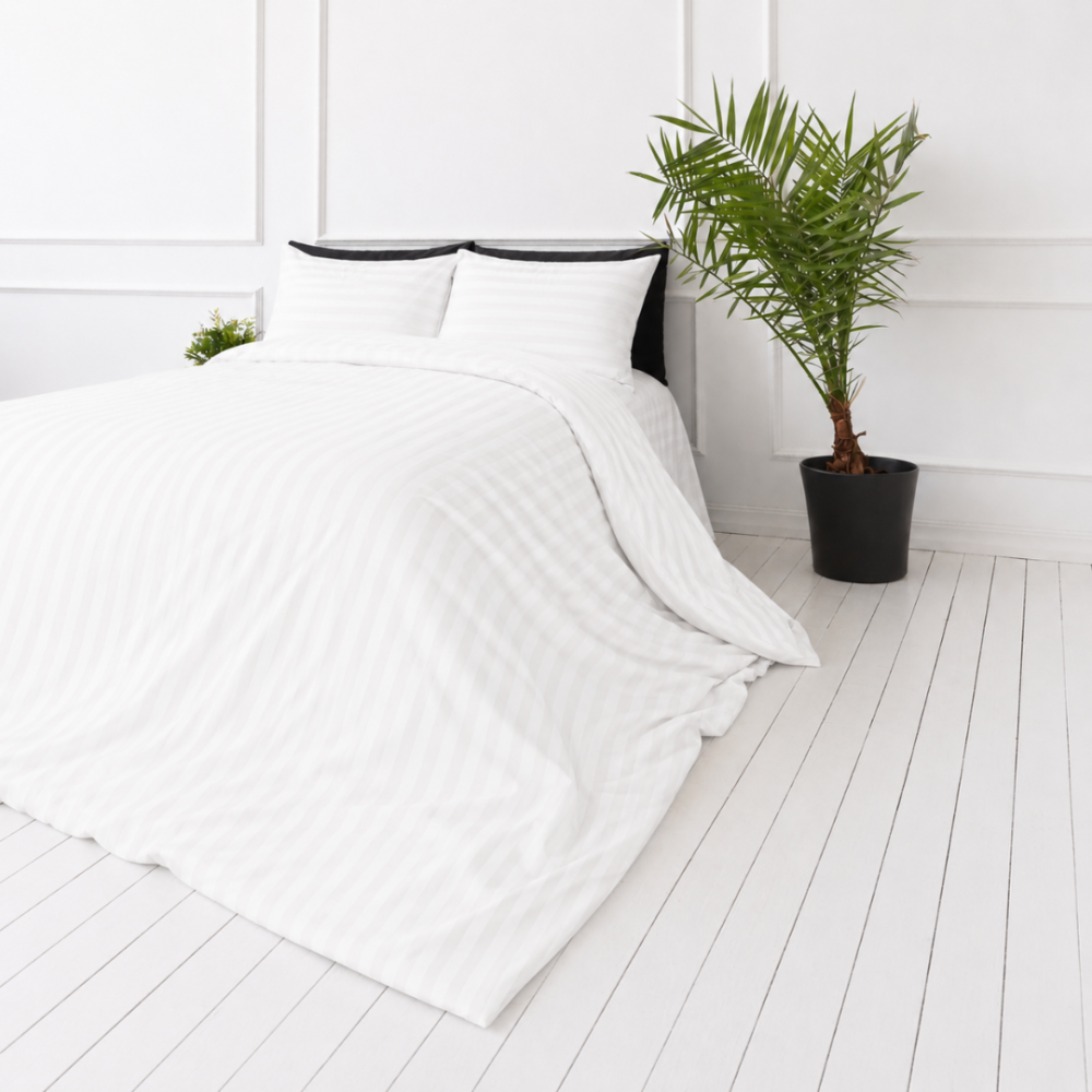Pościel satyna bawełniana PREMIUM „White Stripe Sateen“. Pościel z mako satyny, 140x200 cm, 150x200 cm, 160x200 cm, 180x200 cm, 200x200 cm, 200x220 cm, 220x240 cm. Biała pościel w paski o eleganckim i czystym designie Pościel satyna bawełniana PREMIUM „White Stripe Sateen“. Pościel z mako satyny, 140x200 cm, 150x200 cm, 160x200 cm, 180x200 cm, 200x200 cm, 200x220 cm, 220x240 cm. Biała pościel w paski o eleganckim i czystym designie