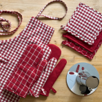 Fartuch „Ulla apron“. Fartuchy. Fartuch kuchenny w małą czerwoną i białą kratkę Fartuch „Ulla apron“. Fartuchy. Fartuch kuchenny w małą czerwoną i białą kratkę