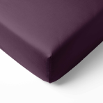 Prześcieradło Satynowe bez gumki „Plum glow“. Prześcieradło bez gumki, 150x220 cm, 200x220 cm, 220x260 cm. Eleganckie śliwkowe prześcieradło, idealne do podkreślenia twojej pościeli głębokim, żywym kolorem.