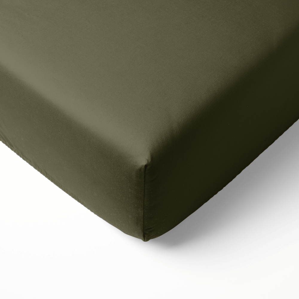 Prześcieradło Satynowe z gumką „Moss Green Sateen“. Prześcieradło z gumką 160x200, 90x200 cm, 140x200 cm, 160x200 cm, 180x200 cm. Prześcieradło z gumką w przygaszonym odcieniu zieleni khaki. Prześcieradło Satynowe z gumką „Moss Green Sateen“. Prześcieradło z gumką 160x200, 90x200 cm, 140x200 cm, 160x200 cm, 180x200 cm. Prześcieradło z gumką w przygaszonym odcieniu zieleni khaki.