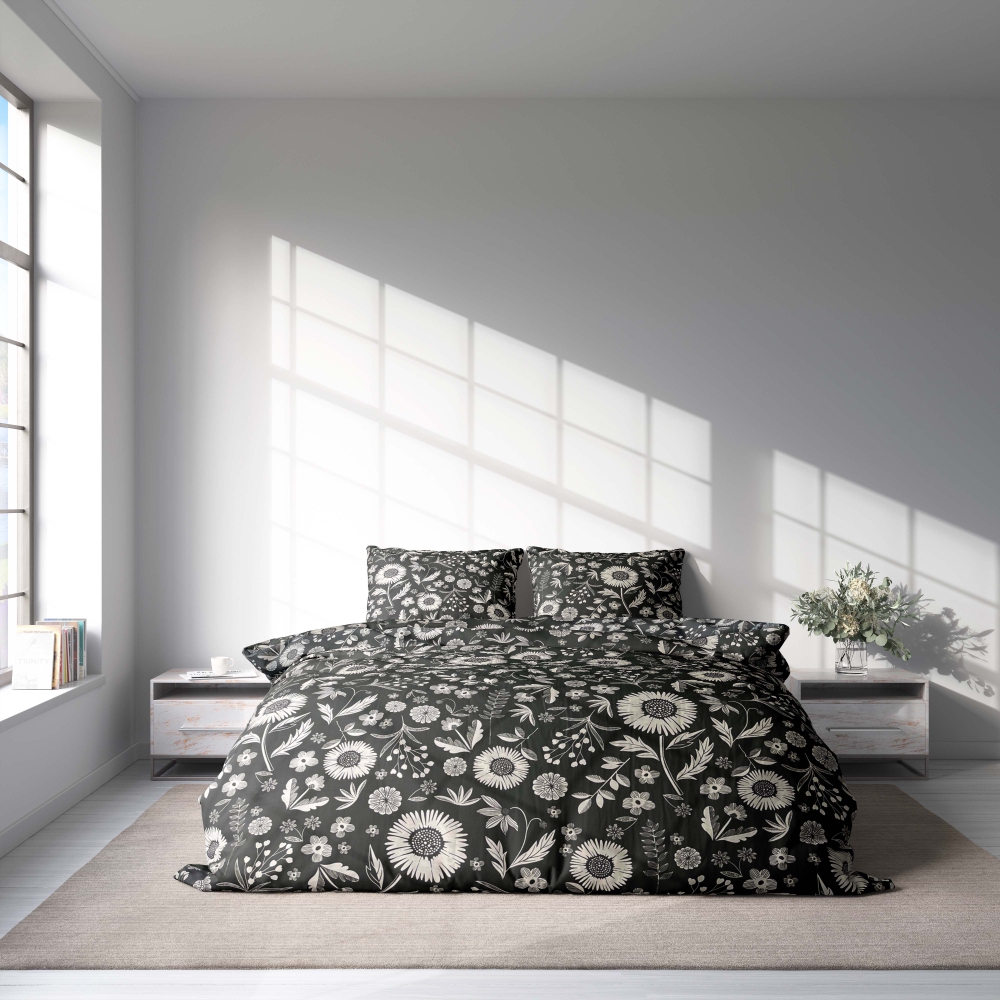 Pościel satyna bawełniana „Night Flowers“. Pościel Satynowa Premium, 140x200 cm, 200x200 cm, 200x220 cm. Elegancki czarny komplet pościeli z uroczym wzorem w białe wiejskie kwiaty.