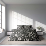 Pościel satyna bawełniana „Night Flowers“. Pościel Satynowa Premium, 140x200 cm, 200x200 cm, 200x220 cm. Elegancki czarny komplet pościeli z uroczym wzorem w białe wiejskie kwiaty.