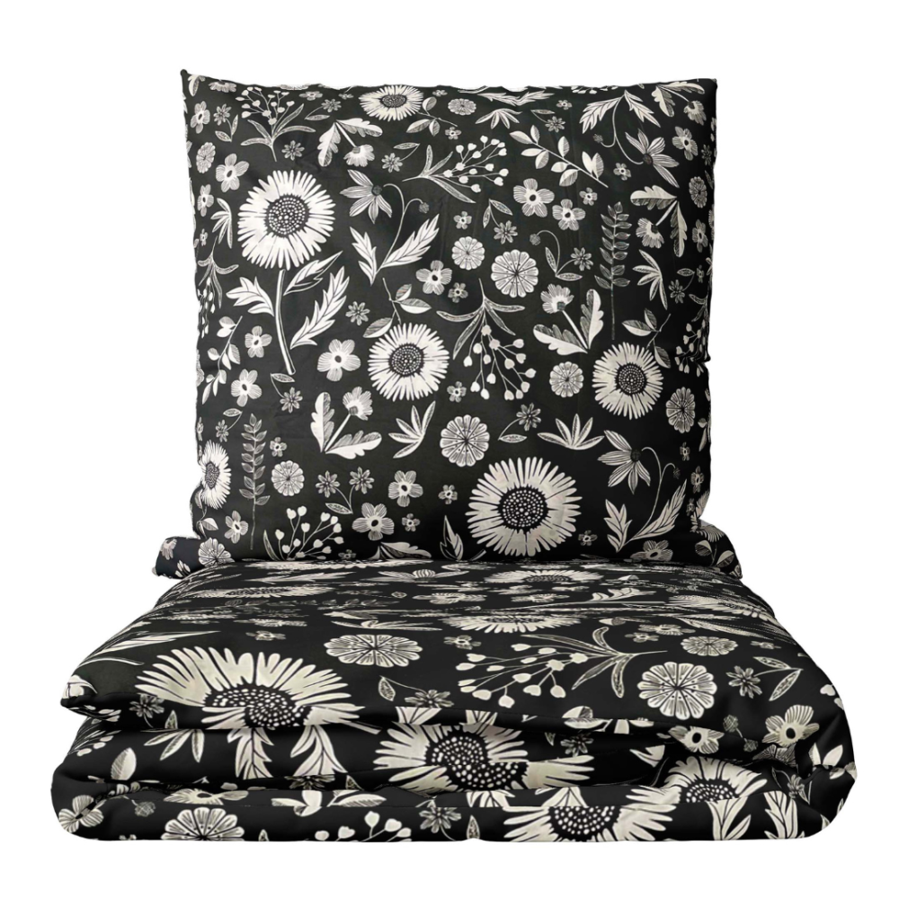 Pościel satyna bawełniana „Night Flowers“. Pościel Satynowa Premium, 140x200 cm, 200x200 cm, 200x220 cm. Stylowy czarny komplet pościeli ozdobiony delikatnymi białymi wiejskimi kwiatami.