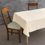 Obrus „Cream Calm Tablecloth“. Obrusy bawełniane, 140x200 cm, 140x240cm, 140x300 cm. Jasnokremowy jednolity obrus bez wzoru