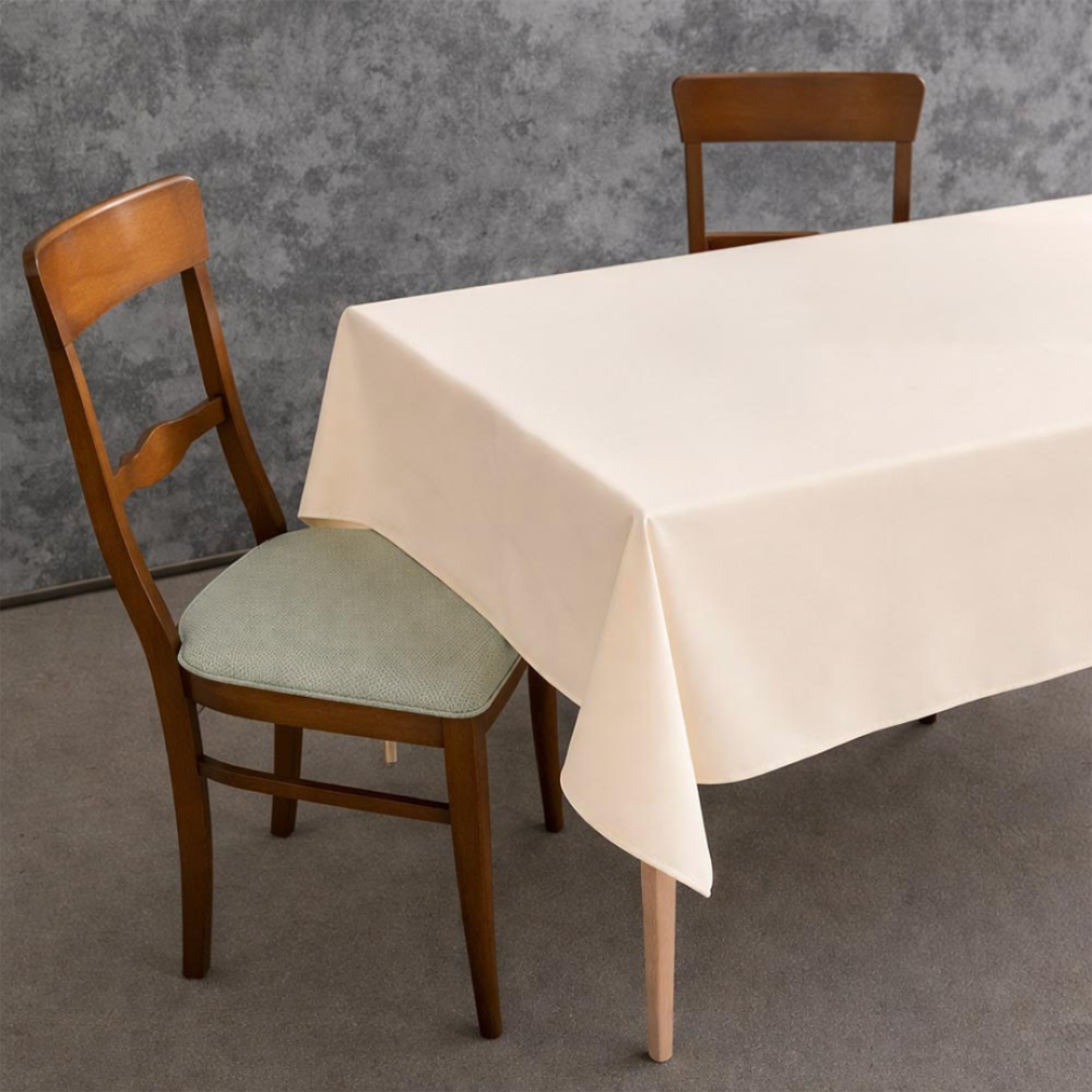 Obrus „Peach Calm Tablecloth“. Obrusy bawełniane, 140x200 cm, 140x240cm, 140x300 cm. Jasnobrzoskwiniowy jednolity obrus bez wzoru Obrus „Peach Calm Tablecloth“. Obrusy bawełniane, 140x200 cm, 140x240cm, 140x300 cm. Jasnobrzoskwiniowy jednolity obrus bez wzoru
